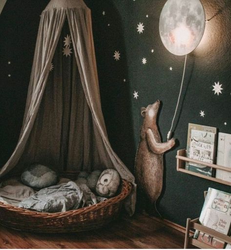 Sky Stickers, Casa Hobbit, Kids Rooms Inspo, Kids Bedroom Inspiration, Nursery Room Design, Baby Room Inspiration, Nursery Room Inspiration, Baby Room Design, Moon Wall