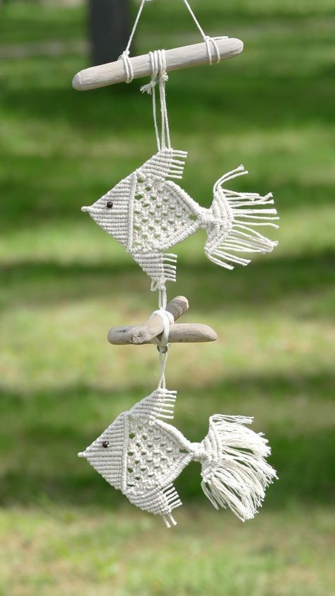 Macrame Fish, Simpul Makrame, Tutorial Macramé, Macrame Wall Hanging Tutorial, Free Macrame Patterns, Macrame Plant Hanger Patterns, Macrame Owl, Macrame Knots Pattern, Diy Macrame Plant Hanger