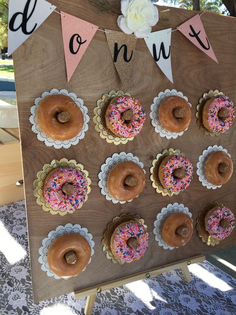 Donut Wall Birthday, Doughnut Party, Donut Decorations, Donut Bar, Donut Birthday Parties, Donut Wall, Gateaux Cake, Donut Party