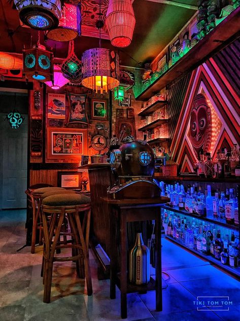 Crazy Bar Design, Tiki Bar Interior, Tiki Bar Indoor, Garage Tiki Bar, Tiki Bar Basement, Eclectic Bar Design, Tiki Bedroom Ideas, Vintage Bar Decor Ideas, Vintage Tiki Bar