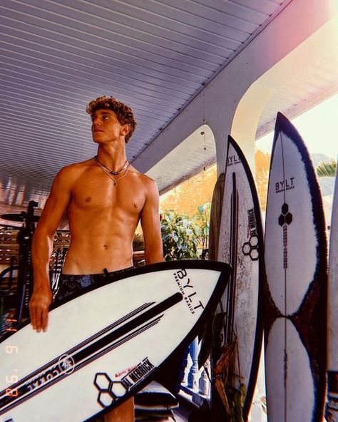 Surfer Man Aesthetic, Male Surfer Aesthetic, Blonde Surfer Guy, Blond Surfer Guy, Sadie Miller, Guy Surfing Aesthetic, Hot Surfers, White Boys, Captain Hat