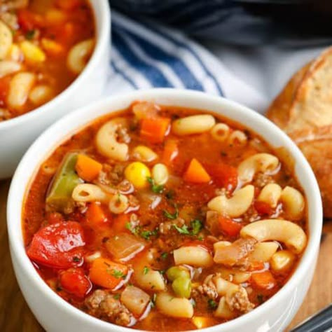 Back Prin Beef And Macaroni Soup, Macaroni Soup Recipes, Easy Goulash Recipes, Ground Turkey Pasta, Beef Macaroni, Macaroni Soup, Easy Macaroni, Beef Soup Recipes, Soup With Ground Beef