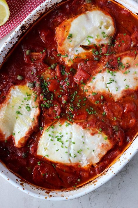 Mediterranean Baked Cod, Cod Baked, Mediterranean Cod, Mediterranean Tomato, Everyday Dinners, Baked Cod Recipes, Mediterranean Diet Recipes Dinners, Baked Recipes, Roasted Tomato Sauce