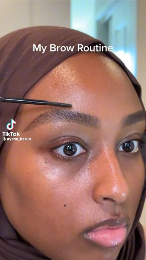 Simple Eyebrows, Brow Makeup Tutorial, Easy Eyebrow Tutorial, Eyebrows Tutorial, Face Makeup Tutorial Video, Dark Skin Makeup Tutorial, Eyebrow Makeup Tutorial, Makeup Tip, Beginners Eye Makeup