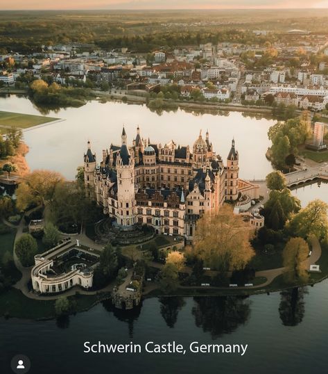 Family Banner, Germany Bucket List, Castle Inspiration, Castle City, School Core, Castle Germany, Castles Around The World, Luxury Architecture, Ghost Of You