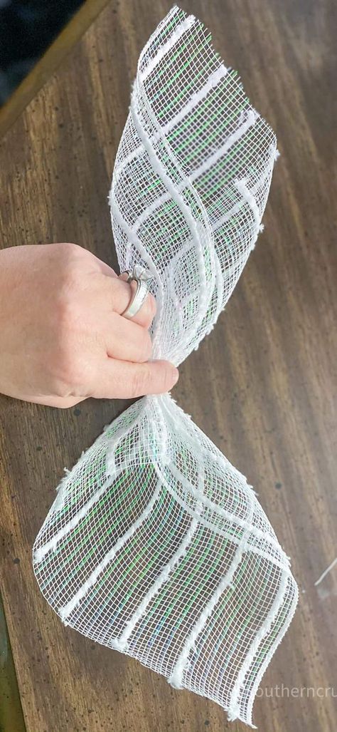 How to Make an Easy Deco Mesh Wreath (using a kit) https://www.southerncrushathome.com/how-to-make-an-easy-deco-mesh-wreath/ Mesh Decorations Diy, Bubble Mesh Wreath, Ribbon And Mesh Wreath Diy, Poly Mesh Crafts, How To Make Mesh Wreaths, Large Grapevine Wreath Ideas, Mesh Centerpiece Diy, Mesh Bows How To Make, How To Make A Mesh Wreath