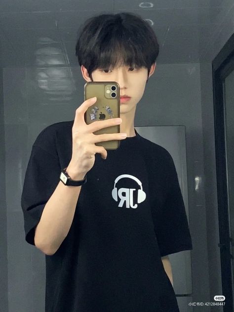 Softboy Haircut, Softboy Hairstyle, Boy Material, Cute Mirror, Korean Haircut, Kawaii Boy, Song Wei Long, Korean Ulzzang