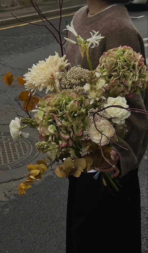 Beige Wedding Theme, Earth Tone Flowers, Earthy Flowers, Carrying Flowers, Beige Wedding, Night Flowers, Nothing But Flowers, Floral Studio, Horticulture