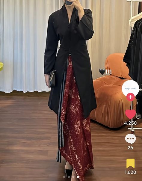 Red Carpet Outfit Ideas Inspiration, Wedding Guest Dress Hijab, Ootd Kebaya Hijab, Berkain Outfit, Kebaya Casual, Kebaya Style, Model Dress Kebaya, Kondangan Outfit, Batik Dress Modern