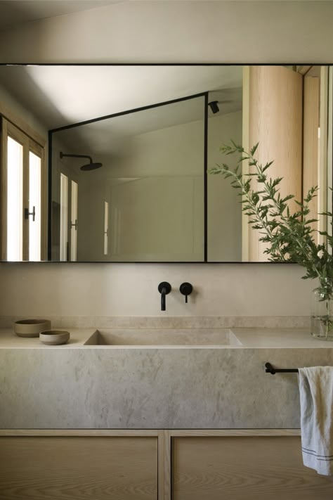 YinjiSpace - Febrero Studio x Casa JMA Marbella Bath Photos, Earthy Bathroom, Stone Counters, Modern Bathrooms, Prefab Homes, Villa Design, Slow Living, Modern Bathroom Design, Marbella