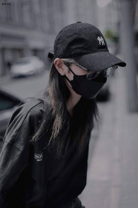 Style Tomboy Girl, Korean Tomboy, Style Tomboy, Tomboy Girls, Aesthetic Korean, Modest Dresses Casual, Tomboy Style Outfits, Cute Couple Selfies, Women Photography Poses