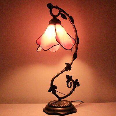 Design Art Nouveau, Antique Tiffany, Small Space Bedroom, Tiffany Lamp, Flower Lamp, Glass Desk, Cool Lamps, Stained Glass Lamps, Art Nouveau Design