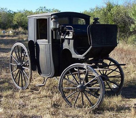 Carriage Driving, Horse Drawn Wagon, Old Wagons, Chuck Wagon, Horse And Buggy, Last Ride, Covered Wagon, Horse Carriage, Horse Drawn