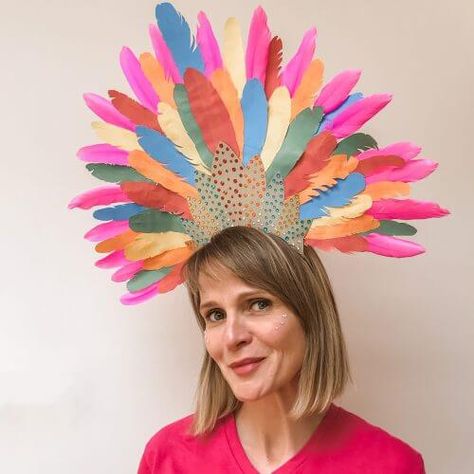 Brazilian Carnival DIY Costumes for Kids Check more at https://www.kidsartncraft.com/brazilian-carnival-diy-costumes-for-kids/ Brazil Carnival Costume, Carnival Diy, Brazilian Carnival Costumes, Masskara Festival, Headdress Art, Carnival Headdress, Feather Template, Carnival Crafts, Brazilian Carnival