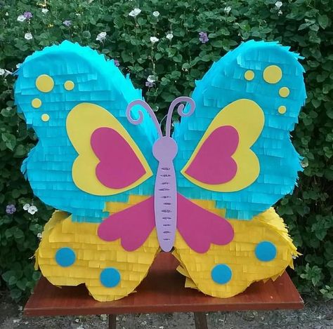 Pinata Butterfly, Encanto Pinata, Butterfly Pinata, Summer Backyard Parties, Pinata Diy, Piñata Ideas, Mini Pinatas, Butterfly Birthday Party, Diy Pinata