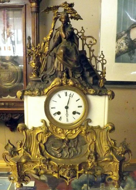 19TH CENTURY VINCENTI Medaille D'argent French Figural Mantle Clock Trumeau Mirror, Bronze Vase, Table Clocks, Cool Clocks, Antique Clock, Mantle Clock, Antique Table, Antique Clocks, Wood Wall Clock