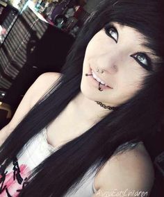 When im older these are the piercings i want but also a monroe one too CX Emo Hairstyle, Emo Scene Girls, Emo Hairstyles, Emo And Scene, Scene Makeup, Indie Scene, Emo Scene Hair, Scene Girl, Emo Style