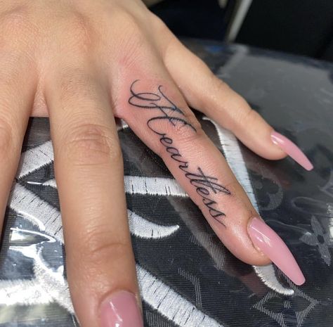 Side Hand Word Tattoos, Side Hand Tattoos, Cute Hand Tattoos, Hand And Finger Tattoos, Warm Scarves, Pretty Hand Tattoos, Pretty Tattoos For Women, Tattoos For Black Skin, Dope Tattoos For Women