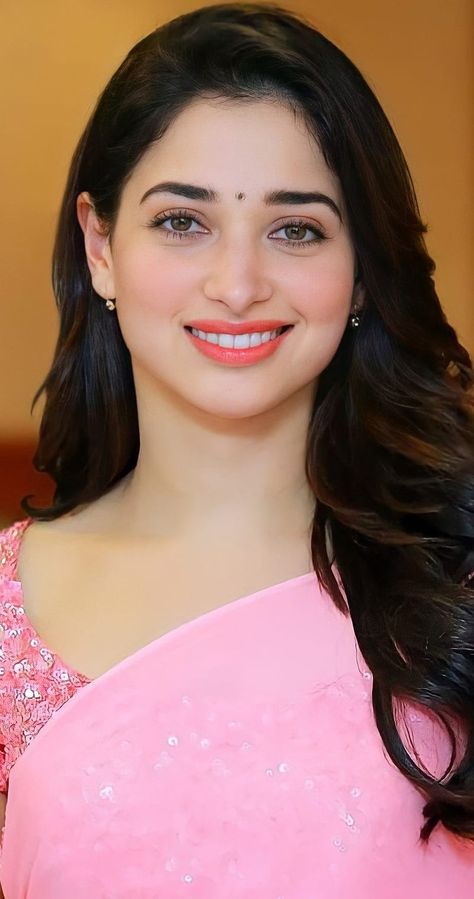 Wallpaper Bollywood, Indian Bollywood Actors, Actress Hairstyles, Arabian Beauty Women, Photos Hd, Bollywood Girls, Manish, Beautiful Smile Women, Home Screen