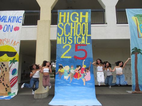 Senior Wall Ideas High Schools, Homecoming Hallways, Asb Ideas, Stuco Ideas, Spirit Posters, School Spirit Posters, Homecoming Decorations, Senior Year Things, Senior Posters