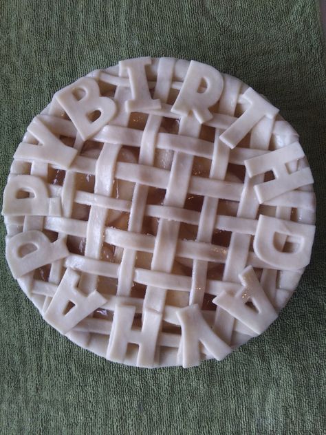 Happy Birthday Pie Crust Design Pie Crust Ideas Decorative, Cool Pie Crust Design, Birthday Pie Crust Designs, Apple Pie Top Crust Design, Thanksgiving Apple Pie Crust Designs, Birthday Pie Decoration, Birthday Pie, Cute Apple Pie Crust Designs, Fancy Apple Pie Crust Designs