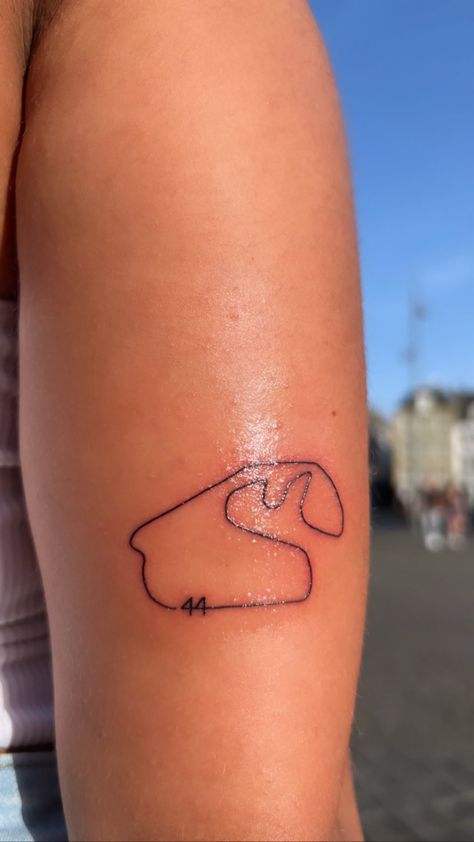 Cute F1 Tattoos, Formula 1 Tatoos Ideas, Indycar Tattoo, F1 Track Tattoo, Lewis Hamilton Inspired Tattoo, Small Formula 1 Tattoo, Tattoo Ideas Gaming, Minimalist F1 Tattoo, Tattoo Ideas Formula 1