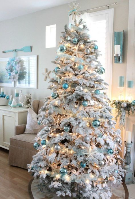 Coastal holiday decor can be glamorous and classy! These 16 Chic Coastal Christmas Tree Ideas will change how you think about coastal decor! Coastal Christmas Tree Ideas, Coastal Ideas, Coastal Christmas Tree, Coastal Christmas Decor, Christmas Tree Decorating Themes, Coastal Holiday, Beachy Christmas, Nautical Christmas, Christmas Tree Decorations Diy