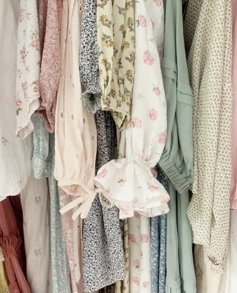 Soft Spring Aesthetic Outfits, Modest Outfits Aesthetic, Motherhood Aesthetic, Sassy Outfit, Romantic Summer, Dress Design Patterns, Soft Autumn, Muslimah Fashion Outfits, Color Inspo