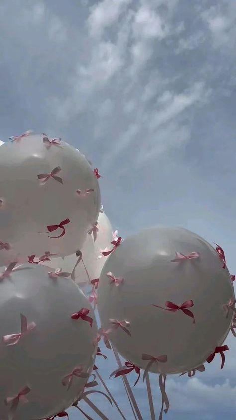 Ballon Birthday Aesthetic, Ballon Wallpapers, Pink Balloons Aesthetic, Birthday Vibes Aesthetic, Ballons Decoration Birthday, Ballon Aesthetic, 18th Birthday Aesthetic, Bow Balloons, Aesthetic Balloons