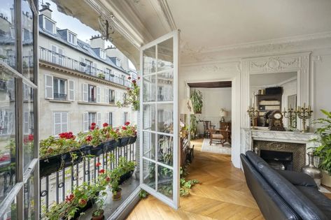 Whether or not you have actually stepped foot in a quintessential Parisian apartment, you’ve most likely come across the Parisian apartment aesthetic on Instagram and Pinterest. If you want to sprinkle some je ne sais quoi in your own homes, say “bonjour” to these Paris apartments. I scoured real estate listings to help you find the best awe-inspiring Parisian apartment aesthetics you can copy! Haussmann Paris Apartment, Paris Flat Aesthetic, Paris Apartments Kitchen, Parisian Apartment Layout, Paris Apartments Interiors, Parisian Condo, Parisian Apartment Kitchen, Paris Apartment Kitchen, French Apartment Interior