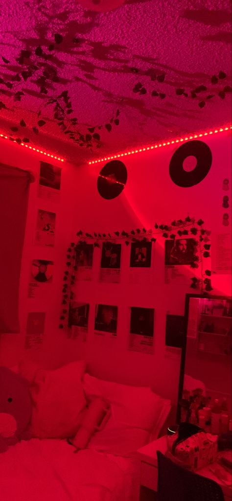 Red Room Ideas Bedrooms, Red Themed Room, Red Aesthetic Room, Room Ideas Red, Kitty Room, Hello Kitty Room Decor, College Bedroom, Red Bedroom, Bedroom Stuff