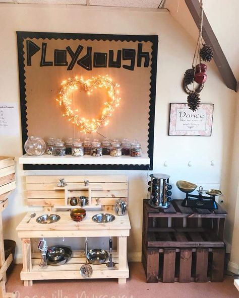 Home Corner Ideas Early Years, Playdough Area, Nursery Room Ideas Childcare, Hygge Nursery, Playdough Station, Reception Classroom, Curiosity Approach, Reggio Inspired Classrooms, Role Play Areas