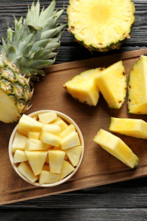 Pineapple Diet, Pineapple Detox, Fruit For Diabetics, Light Dragon, Cut Pineapple, Pineapple Water, Fruits For Kids, Dessert Simple, Color Aesthetic