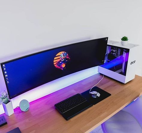 Simple Computer Desk, Retro Games Room, Pc Builds, Hard Ware, Computer Desk Setup, Computer Set, Pc Gaming Setup, Gaming Setups, Minimalist Desk