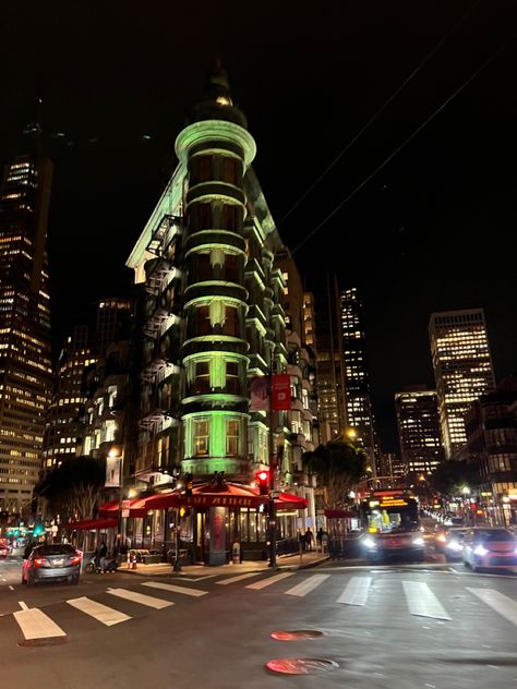 ig: sidneycastagna San Francisco Nightlife, San Francisco Night Aesthetic, Blue Hour City, Pics To Take With Bestie, San Francisco Aesthetic, San Francisco Downtown, San Francisco Pictures, San Francisco At Night, Spoiled Princess