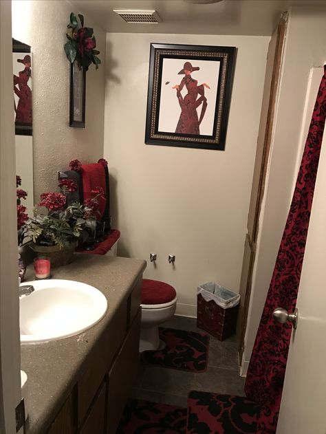 Red Bathroom Decor Ideas, Paris Bathroom, Tuscan Bathroom, Red Bathroom Decor, Bathroom Decor Themes, Bathroom Crafts, Red Bathroom, Themed Bathroom, Paris Decor