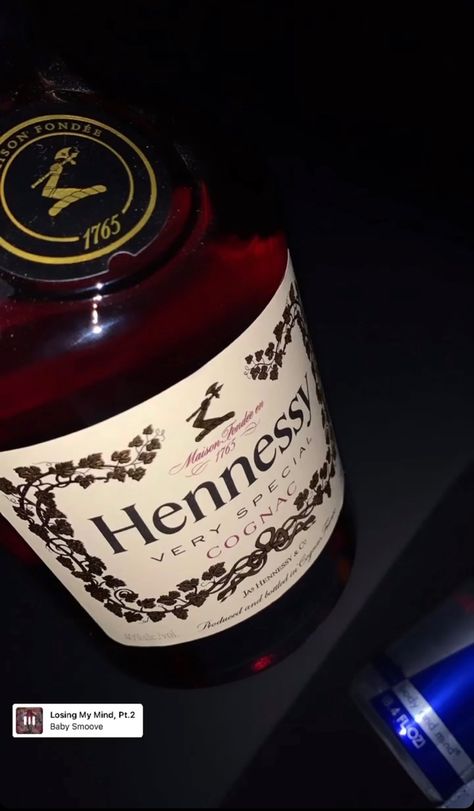 Henny Bottle Aesthetic, Henny Bottle Snapchat, Hennessy Wallpaper, Hennessy Aesthetic, Henny Drinks, Fake Alcohol Story, Henny Bottle, Drinking Alcohol Aesthetic, Drunk Aesthetic