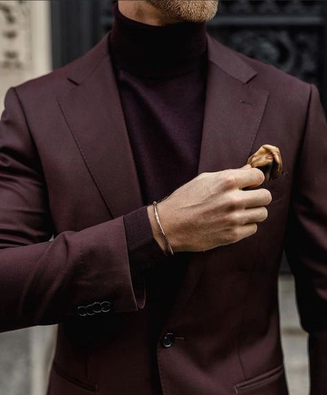 Dark red colours paired well in this clean outfit. Burgundy Double Breasted Suit Men, Men Burgundy Outfit, Burgundy Men Outfit, Burgundy Suits For Men, Men Burgundy Suit, Dark Red Suit Men, Burgundy Suit Wedding, Burgundy Suit Men, Burgundy Suits