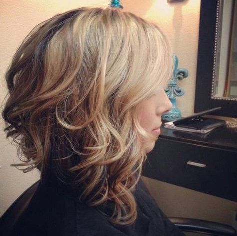 Stacked medium curly bob hairstyle for thick hair Medium Curly Bob, Occasion Hairstyles, Asymmetrical Bob Haircuts, Stacked Bob Hairstyles, Hairstyles Wavy, Bob Hairstyles For Thick, Wavy Bob Hairstyles, Medium Bob Hairstyles, Wavy Bob