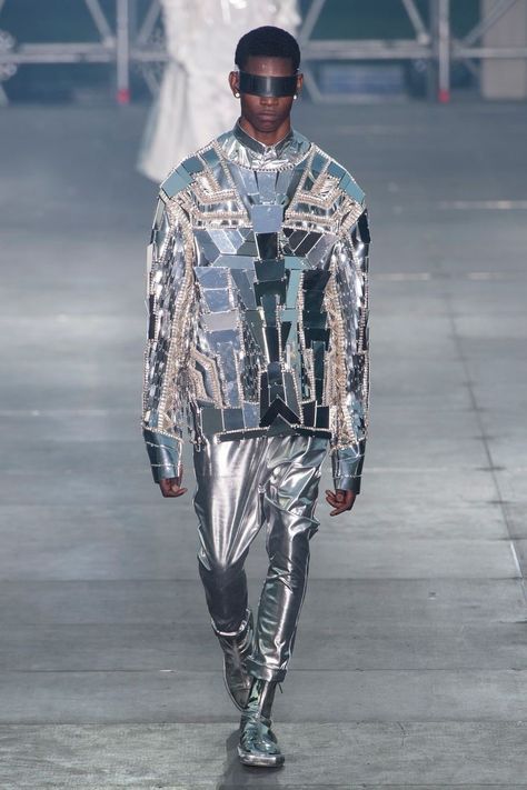 Metalic Fashion Runway, Chrome Men Outfits, Mens Silver Outfit, Futuristic Style Men, Silver Outfit Men, Futuristic Fashion Men, Futuristic Outfit Men, Retro Future Fashion, Mirror Costume