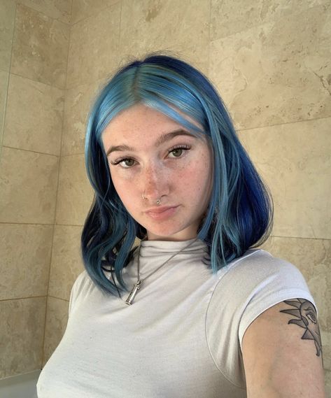 Light Blue Hair With Dark Roots, Dark Blue Light Blue Hair, Light And Dark Blue Hair, Blue Hair With Bangs, Midnight Blue Hair, Short Blue Hair, Royal Blue Hair, Light Blue Hair, Dark Blue Hair