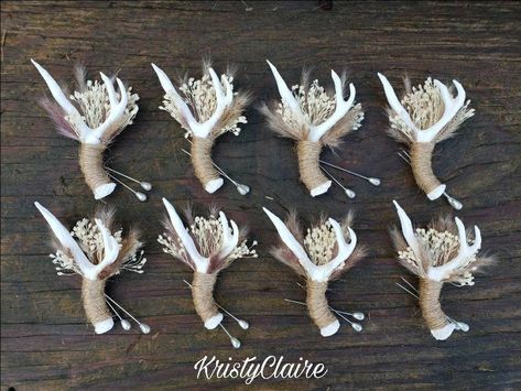 Viking Country Wedding, Deer Horns Wedding Decor, Beach Pampas Grass Wedding, Deer Antler Bouquet, Cheap Rustic Wedding Ideas Diy, Hunter Wedding Ideas, Western Boutineer Ideas, Sunflower Western Wedding, Bouquet With Antlers