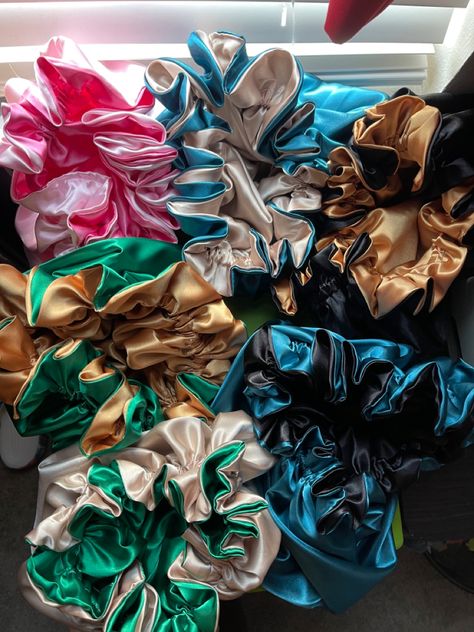 Bonnets Black Women, Bonnets Aesthetic, Pretty Bonnets, Bonnet Aesthetic, Custom Bonnets, Scrunchies Hairstyle, Fantasy Objects, Silk Hair Bonnets, Scrunched Hair