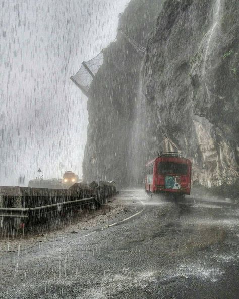 Indian Travellers on Instagram: “Monsoon Diaries 🌧 . Way to Malshej Ghat .  Don't forget to follow 👉 @indiangirlswander . DM , TAG or use HASTAG #indiantravellers to…” Monsoon Photography, Malshej Ghat, Indian Monsoon, World Photography, Pretty Places, Trekking, Beautiful Nature, Leadership, Cool Photos