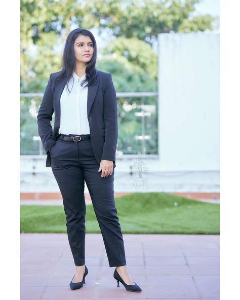 Sridevi Ashok, Corporate Shoot, Female Suit, Edit Pic, Woman In Suit, App Pictures, Women Faces, Pose Style, Pants Women Fashion