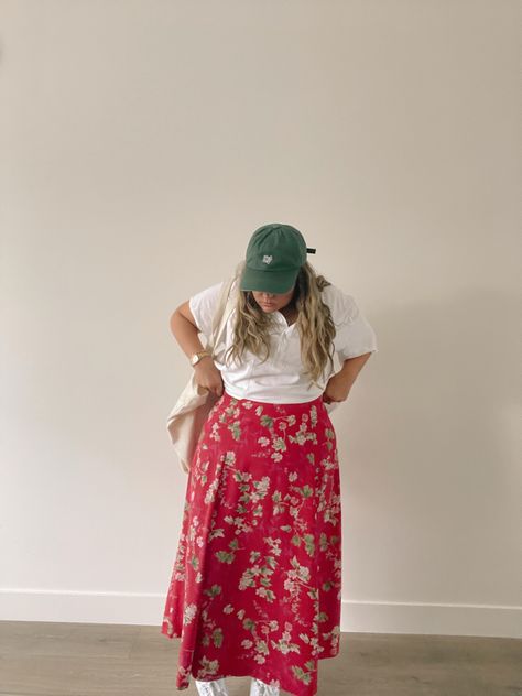 Size 22/24 Fashion, Long Skirt Outfits For Plus Size Women, Autumn Outfits Aesthetic Plus Size, Granola Fall Outfits Plus Size, Plus Size Outfits Long Skirt, Plus Size Skirt And T Shirt, Minimal Plus Size Outfits, Maxi Skirt Outfits Plus Size, Boho Outfit Plus Size