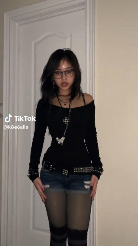 #y2k #fashion #outfitideasforwomen #outfits #gold #goldjewelryideas #hippie #clothing #grunge #emo #y2k #grungefashion #emocore Emo Core Outfits, Outfit Inspo Emo, Studded Belt Outfit, Hoodie Outfit Drawing, Y2k Alternative Fashion, 2000s Alt Fashion, Emo Room, Fall Goth, Grunge Outfits Winter