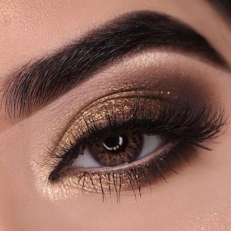 2,503 Likes, 153 Comments - HINA (@ownurlook) on Instagram: “Swipe 👉🏻 for tutorial 💕 @hudabeauty @hudabeautyshop Khaki obsessions is loveee 😍 🔥 . . Details :…” Gold Dress Makeup, Black And Gold Eyeshadow, Gold Smoky Eye, Gold Eyeshadow Looks, Gold Eye Makeup Tutorial, Gold Smokey Eye, Gold Makeup Looks, Gold Eye Makeup, Prom Eye Makeup