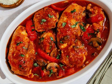 Stanley Tucci's Mom's Go-To Chicken Dinner Is My New Favorite Comfort Food Italian Chicken Recipes, 5 Ingredient Dinners, Stanley Tucci, Chicken Cacciatore, Nourishing Foods, Dinner Party Recipes, Favorite Comfort Food, Salad Side Dishes, Food Help