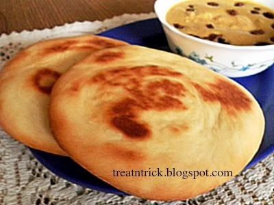 Syrian Bread, Surimi Recipes, Ciroc Recipes, Crohns Recipes, Scallions Recipes, Arabic Bread, Homemade Pita, Baked Breads, Syrian Food